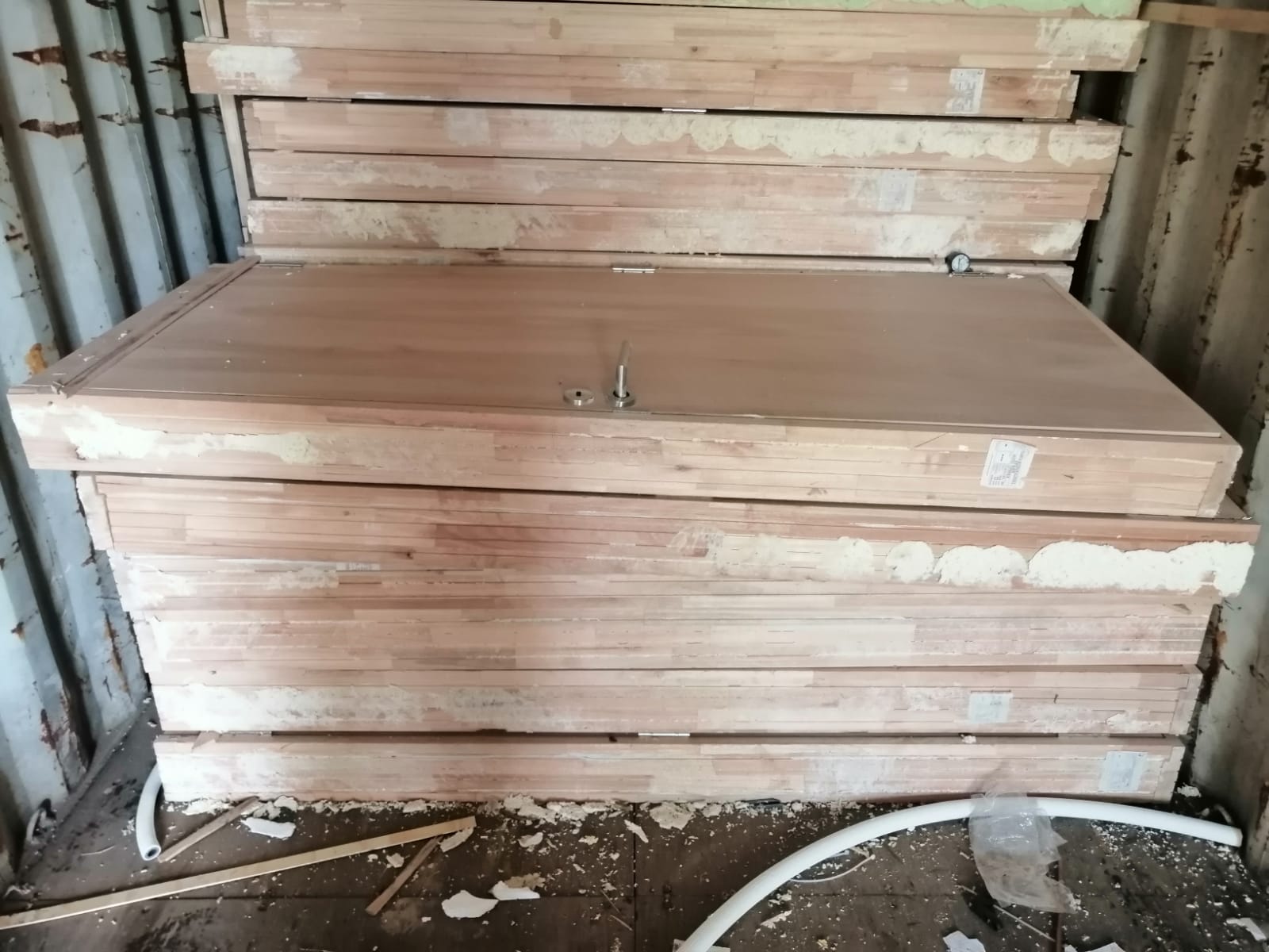 Lote de 93 Puertas Exterior e Interior en eucalipto